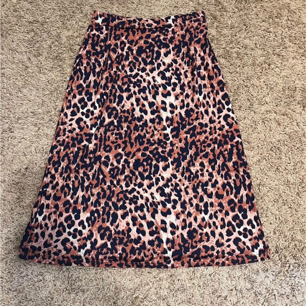 Hazel blues size large super soft and stretchy midi skirt with zipper in back